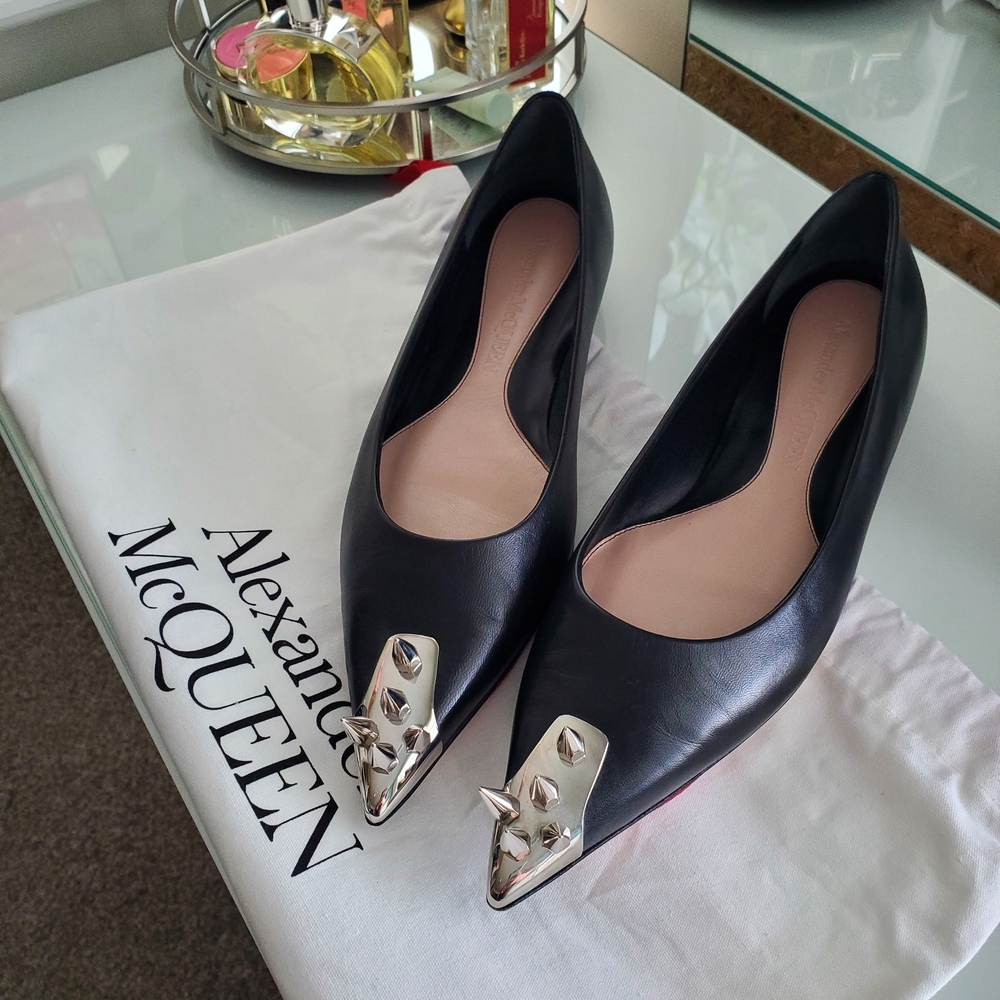 Alexander McQueen Women's Black Leather Pointed Flats with Silver Stud Toe Sz 11